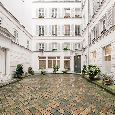 Palais Royal Design Apartment *